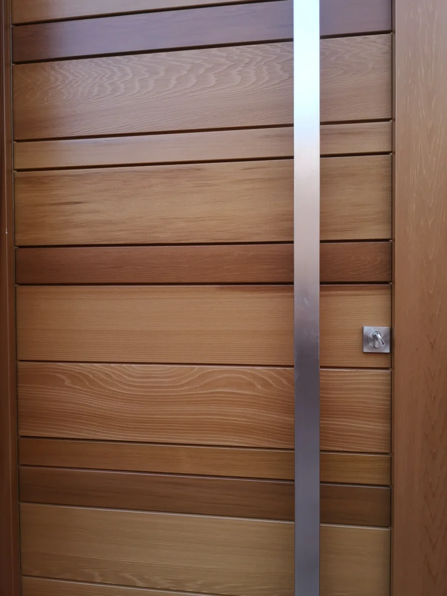 menuisier-porte-entree-bois_gard_conception_sur_mesure